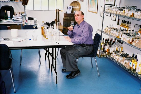 r_greg_at_john_glaser_blending_desk_2007