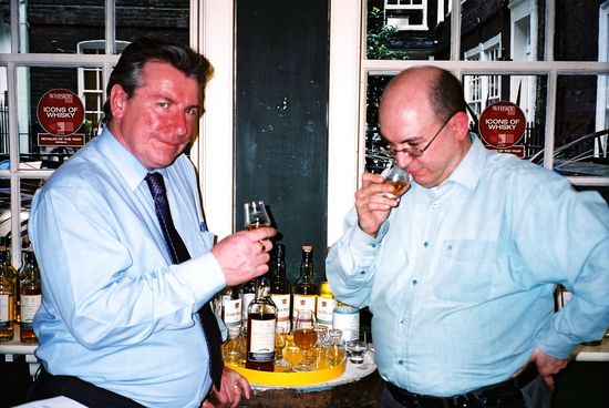 r_greg_w_doug_mc_ivor_in_tasting_room_2007