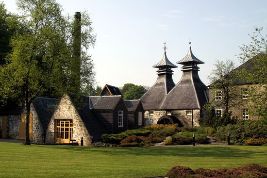 strathisla_distillery_trad