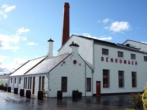 benromach_distillery_building_t_cp