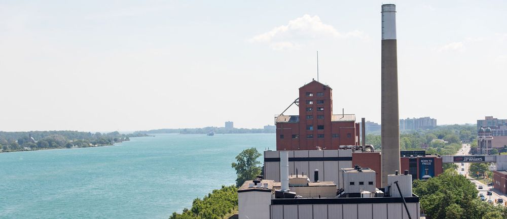 edito_28_hiram_walker_distillery_detroit_river_p4