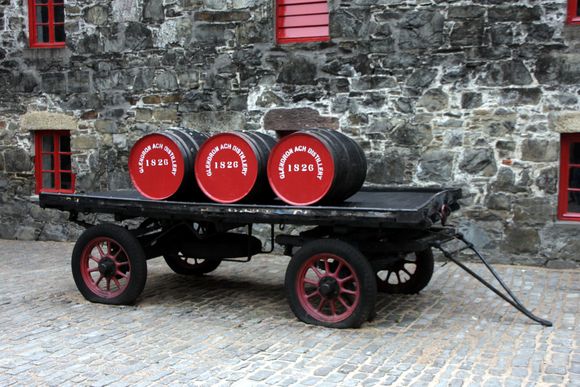 glendronach_dist_3_casks_in_courtyard_cp.