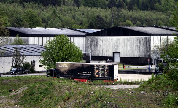 Glenfiddich_filling_room_truck